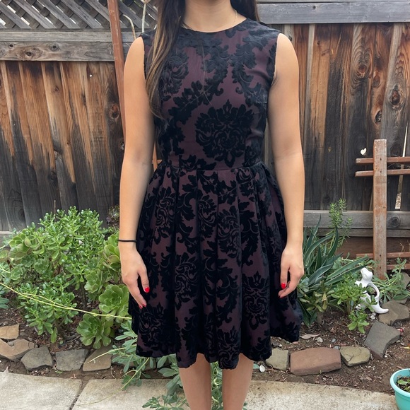 Cute skater style party dress - Picture 2 of 11
